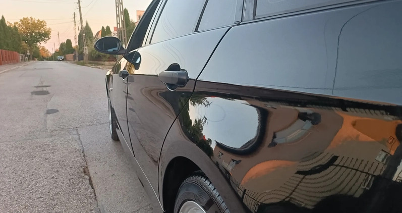 BMW Seria 3 cena 18700 przebieg: 275100, rok produkcji 2005 z Starachowice małe 121